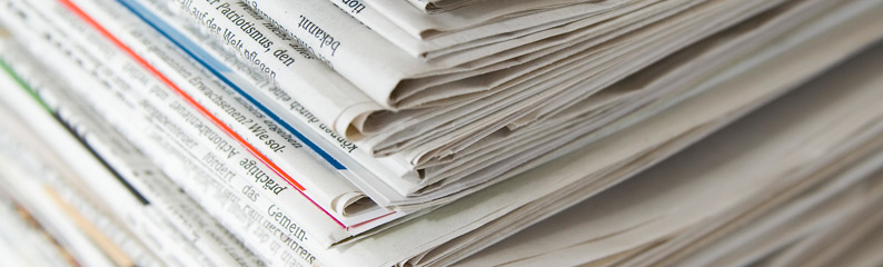 Zeitungsstapel die Ecke eines Zeitungsstapels