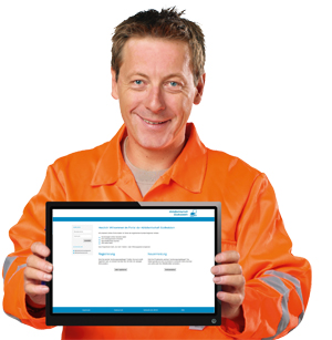 Müllwerker zeigt Portalstartseite im Tablet